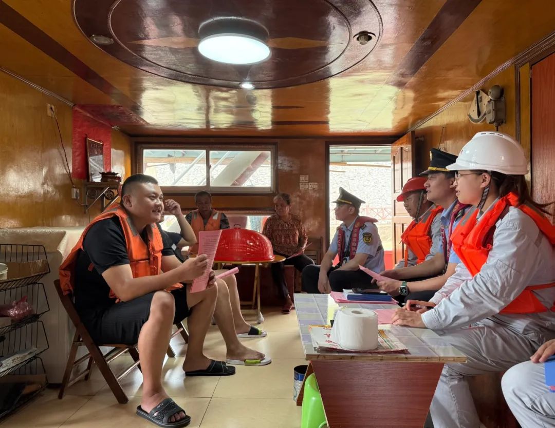 安全護(hù)航零距離  攜手共建平安航道